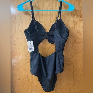 Shade & Shore one piece bathing suit
